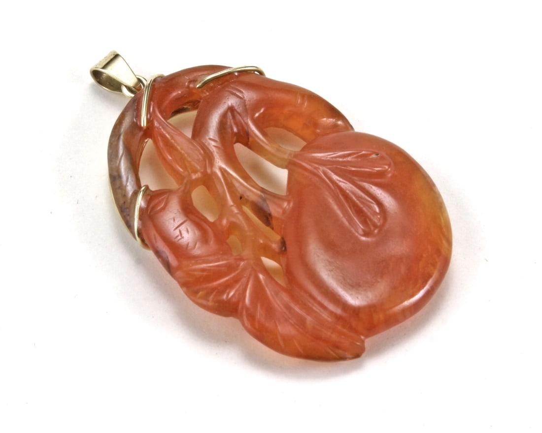 CHINESE “QING SU ZHOU?? SCHOOL CARVED AGATE & 14KT GOLD PENDANT (1 of 10)
