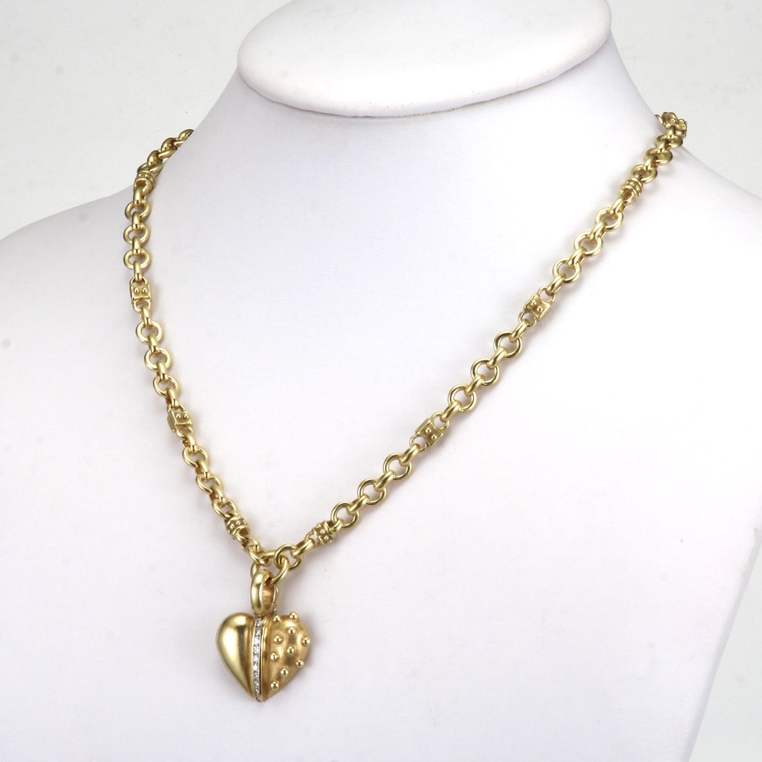 Judith Ripka Diamond, Emerald 18kt Gold Toggle Necklace & Heart Shaped Pendant: Judith Ripka Diamond, Emerald 18kt Gold toggle necklace & heart shaped diamond pendant. Stones: Full-cut diamonds weighing a total of approximately .65pts Metal: 18k gold Gross We