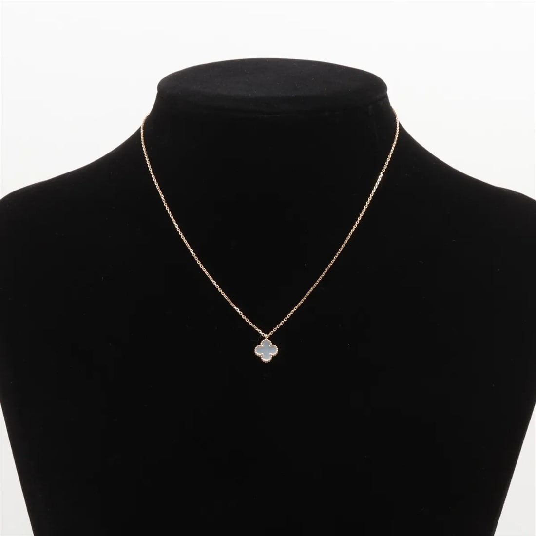 Van Cleef & Arpels Sweet Alhambra Mother of Pearl Necklace 18K / 750 VCARF69100: Van Cleef & Arpels Sweet Alhambra Mother of Pearl Necklace 18K / 750 REF: VCARF69100 Authentic Van Cleef & Arpels - Sweet Alhambra Mother of Pearl 18K Gold Necklace. The necklace is
