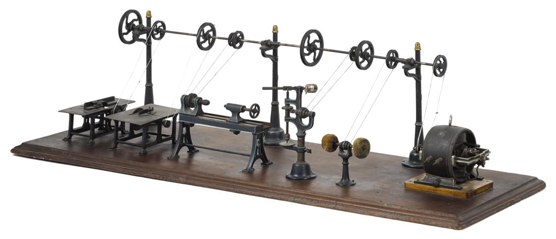 Marklin electric powered workshop, fitted on a wood (1 of 1)