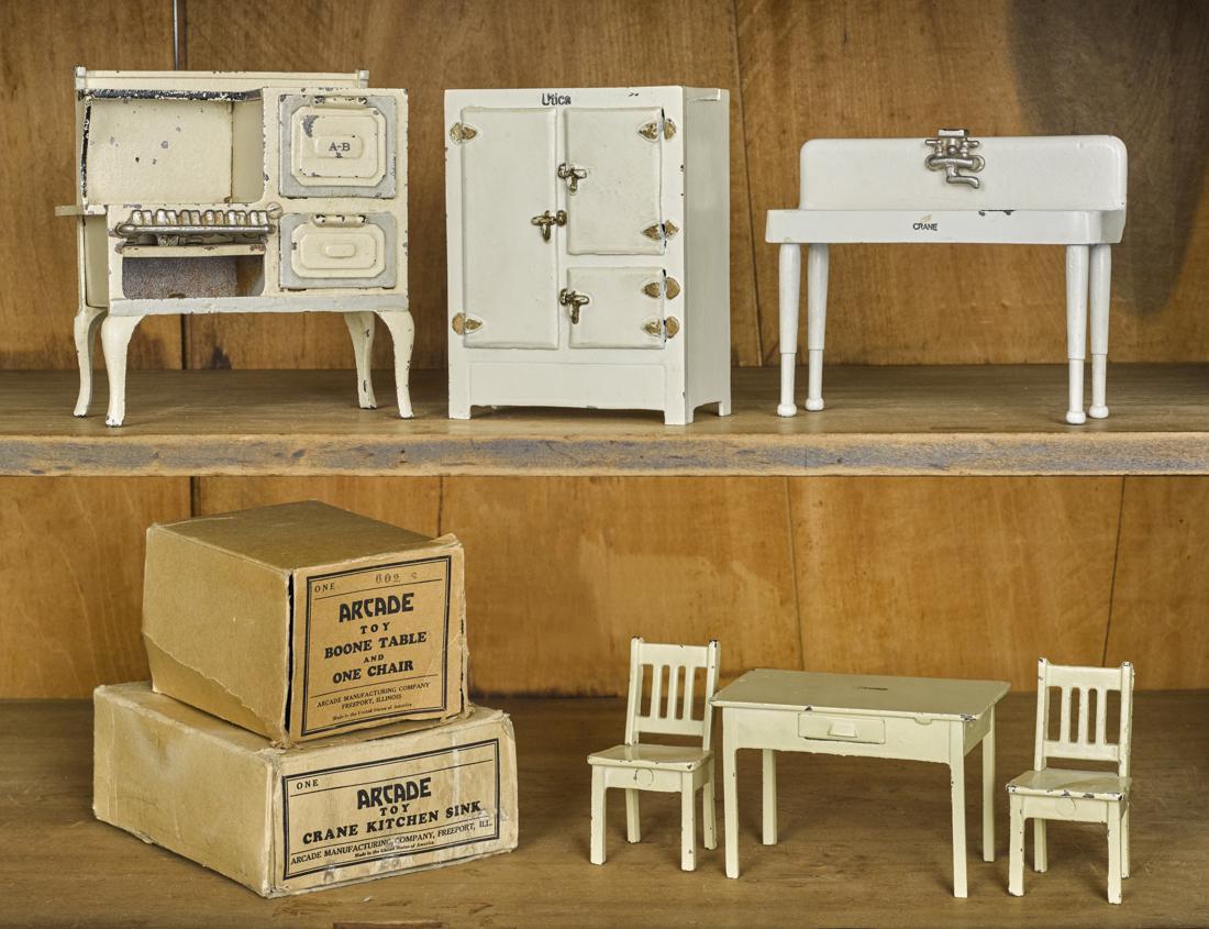 Six-piece Arcade cast iron doll house kitchen, to (1 of 1)