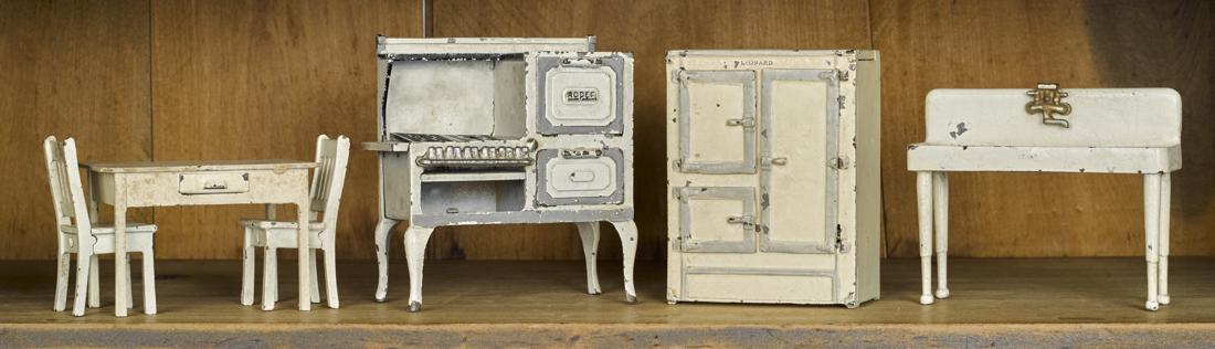 Arcade six-piece cast iron kitchen set, to include a (1 of 1)