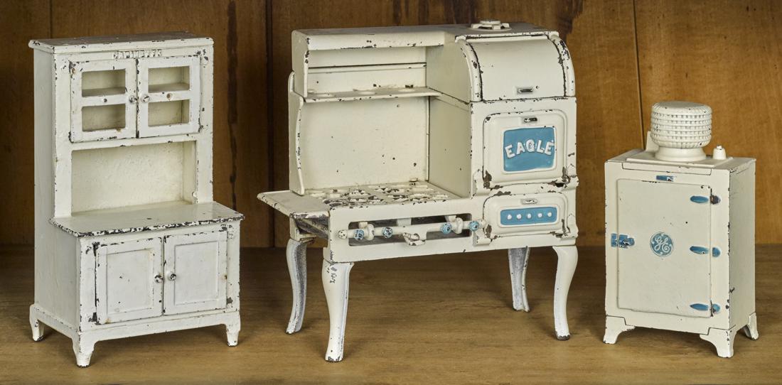 Hubley cast iron three-piece kitchen set, to include an (1 of 1)