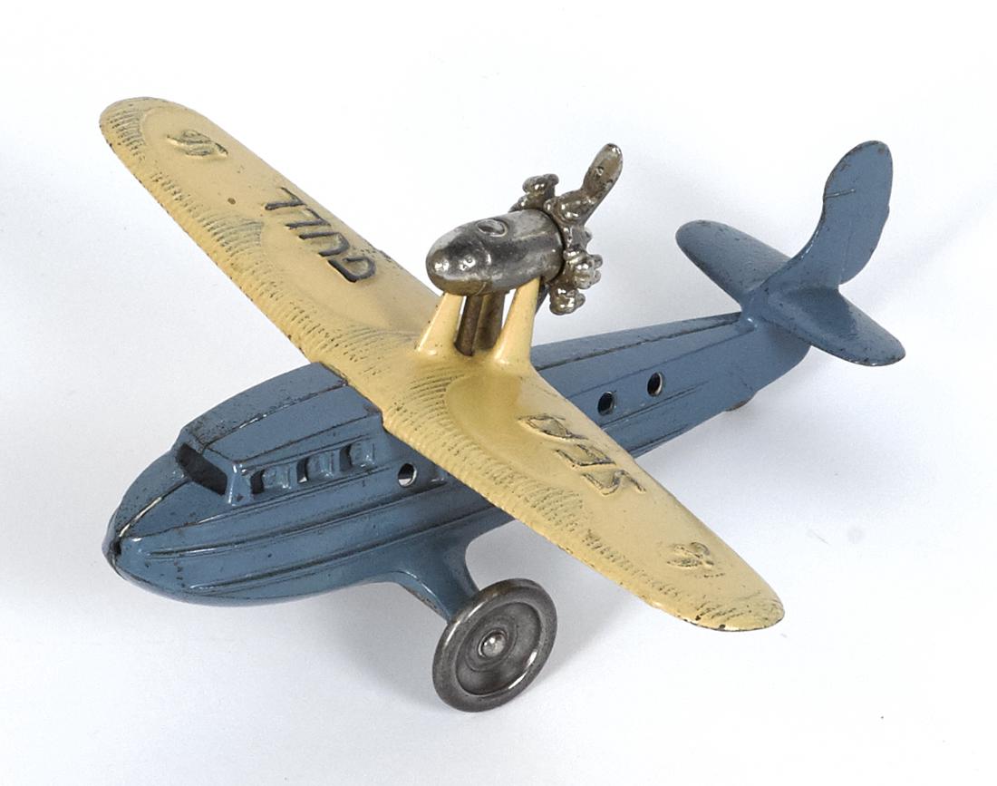 Kilgore cast iron Sea Gull airplane with a (1 of 2)