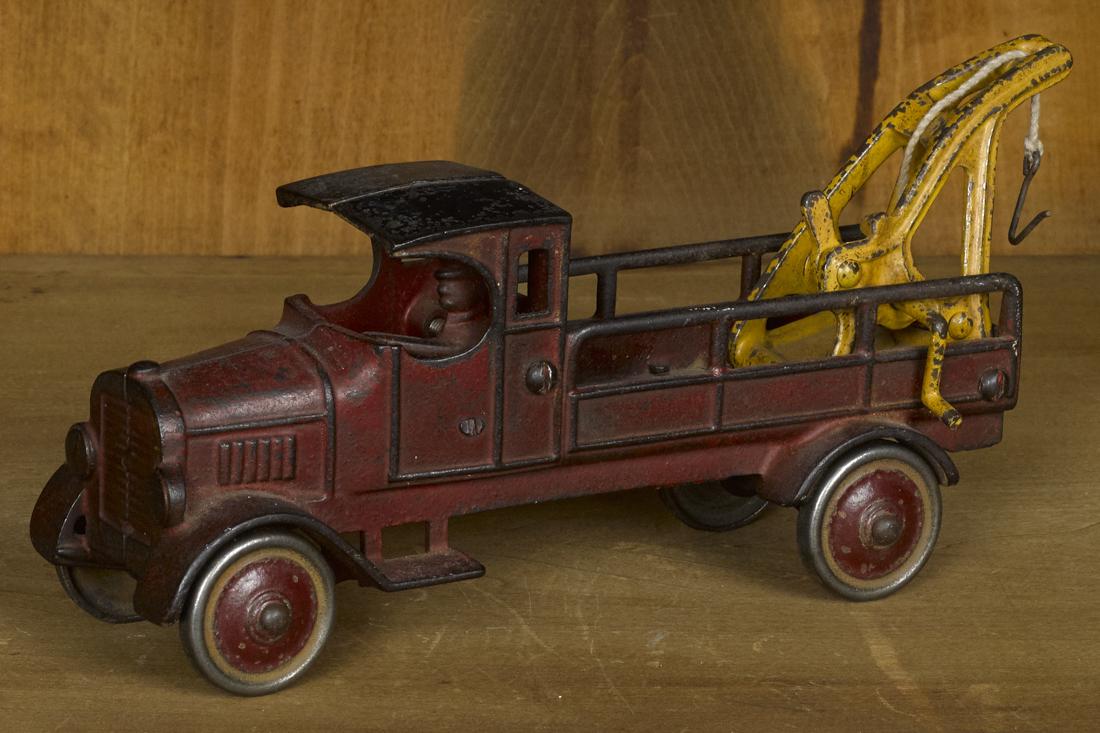 Dent cast iron wrecker truck, 10'' l. (1 of 2)