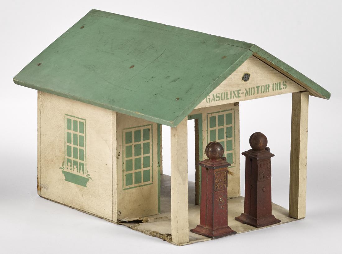 Arcade painted wood Gasoline-Motor Oils filling station (1 of 1)