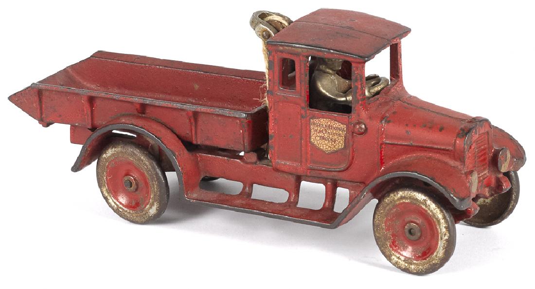 Arcade International Harvester red baby dump truc (1 of 2)