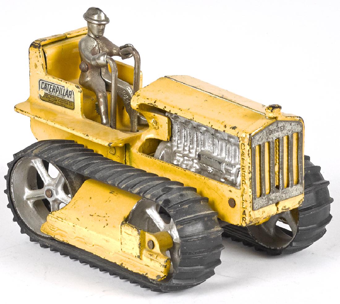 Arcade cast iron Caterpillar tractor (1 of 2)