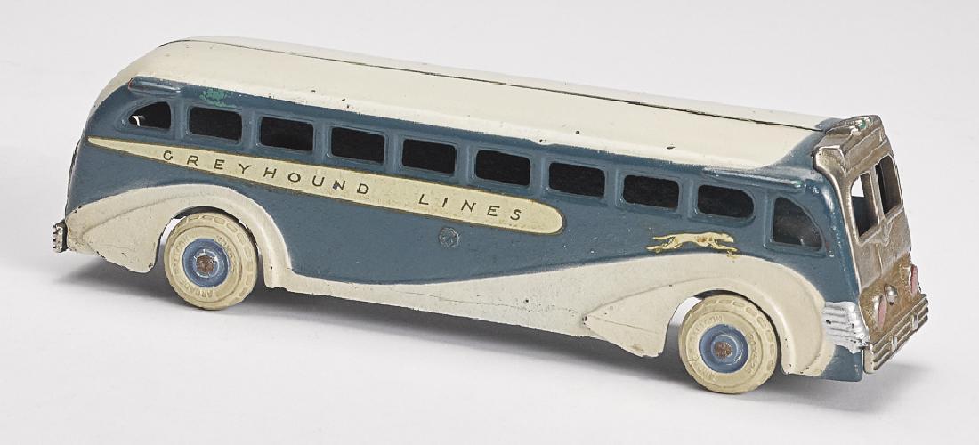 Arcade cast iron Greyhound bus (1 of 2)