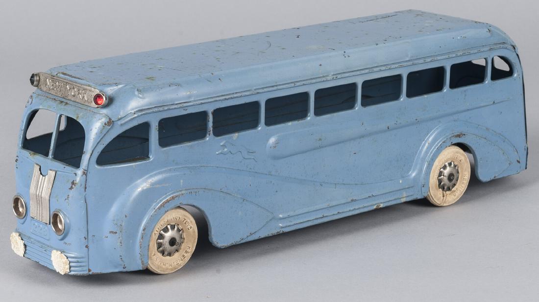 Kingsbury pressed steel wind-up Greyhound bus (1 of 2)