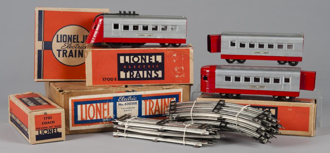 Lionel three-piece no. 6202EX passenger train set (1 of 2)