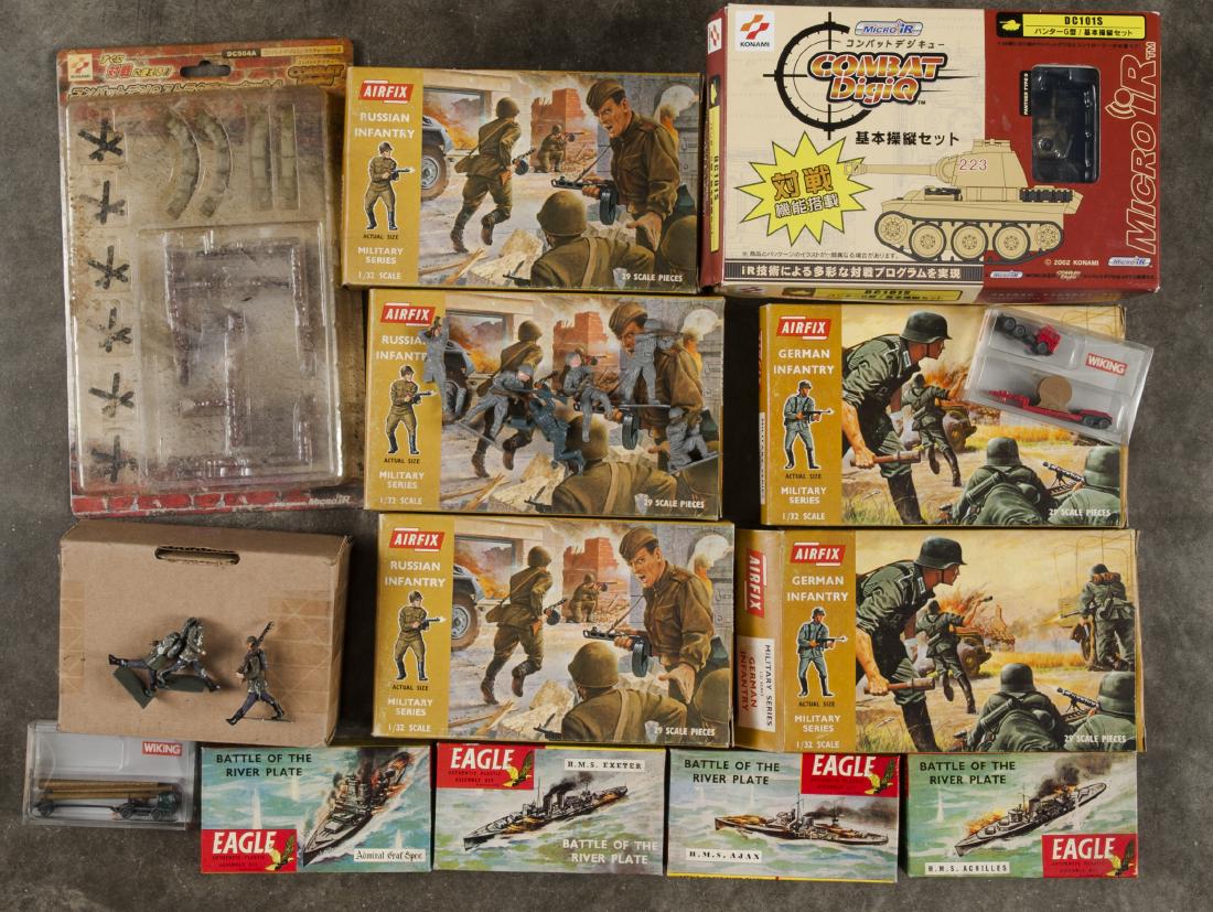 Group of miniature Airfix plastic soldiers (1 of 2)