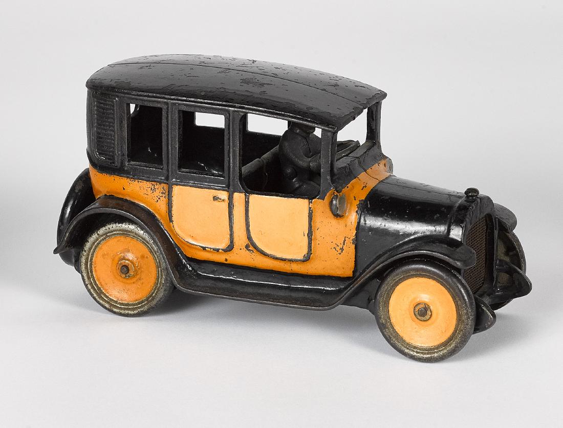 Arcade cast iron yellow cab (1 of 2)