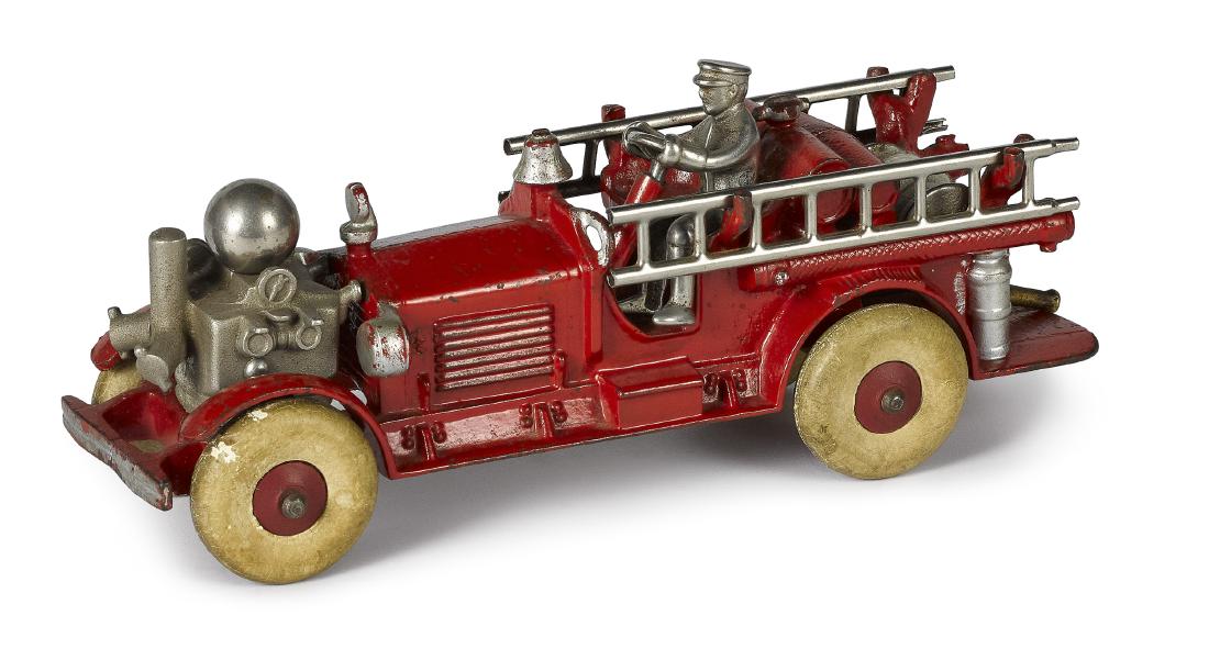 Hubley cast iron Ahren-Fox fire pumper (1 of 2)
