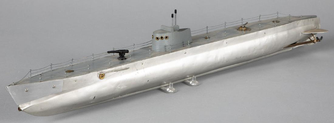 Westlake clockwork aluminum and wood submarine: Scarce Westlake clockwork aluminum and wood Tarpon submarine, with instruction sheet, 26'' l. Provenance: Estate of Jonathan Barrow, Los Angeles, California.