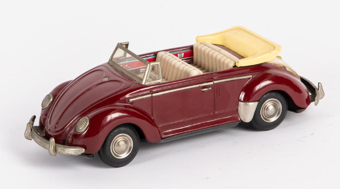 Japanese tin lithograph battery operated VW: Japanese tin lithograph battery operated Volkswagen convertible, with visible engine, 9 3/4'' l. Provenance: Estate of Jonathan Barrow, Los Angeles, California.