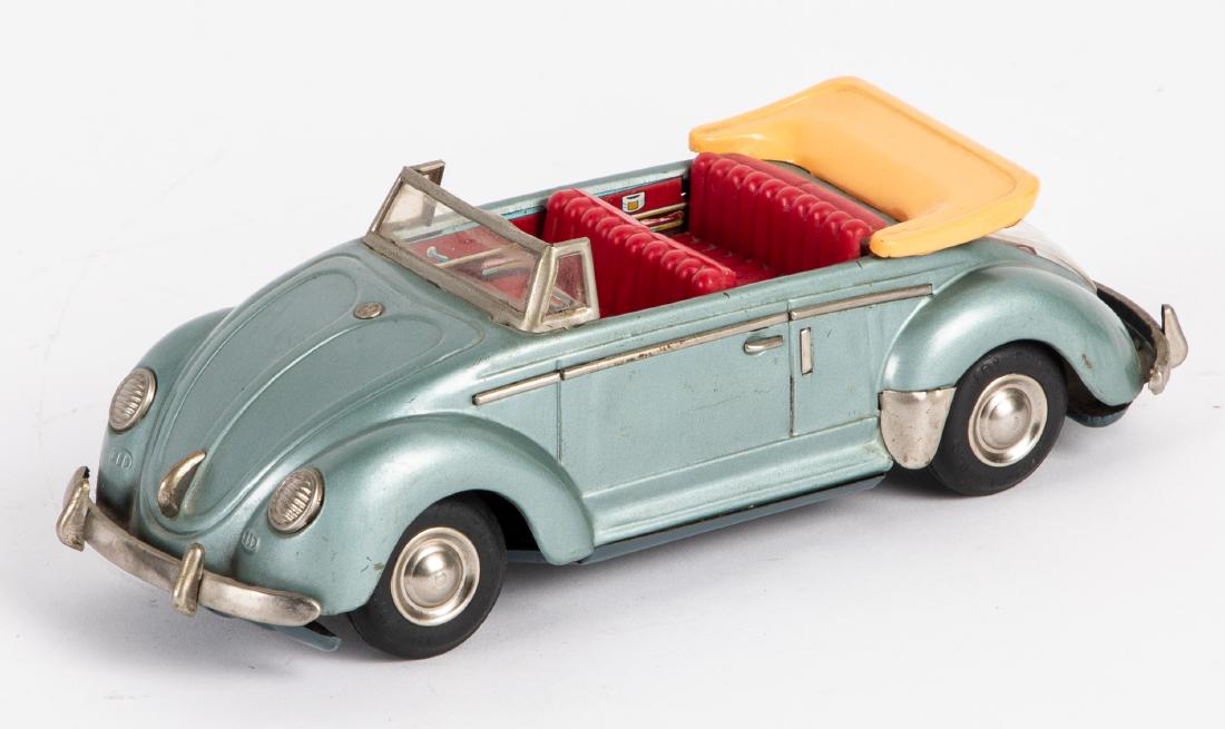 Japanese tin lithograph battery operated VW: Japanese tin lithograph battery operated Volkswagen convertible, with visible engine, 9 3/4'' l. Provenance: Estate of Jonathan Barrow, Los Angeles, California.
