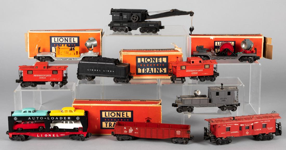Miscellaneous Lionel train cars: Miscellaneous Lionel train cars, 0 gauge, to include #2460 crane car, #3650 searchlight car, #2457 caboose, #2466W tender, #2420 searchlight work caboose, #6517 radio car, #6414 Auto-Loader, #6520 sea