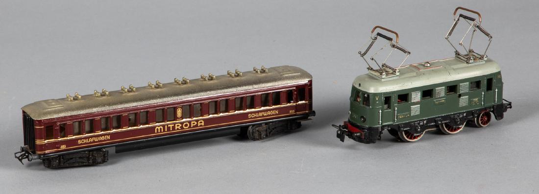 Marklin #ES 800 train locomotive and tender: Marklin #ES 800 train locomotive and tender, HO gauge, together with a Mitropa Schlafwagen, engine is 5'' l.
