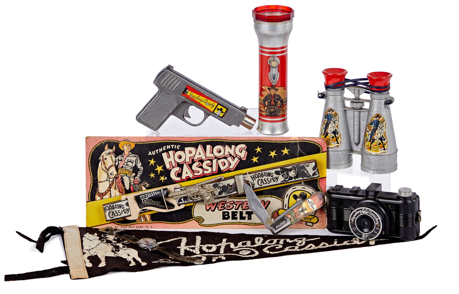 Group of Hopalong Cassidy items - belt etc.: Group of Hopalong Cassidy items, to include a Western Belt on original card, binoculars, flashlight, camera, watch, auto-matic picture gun, pocket knife, and a pennant, 19 3/4'' l.