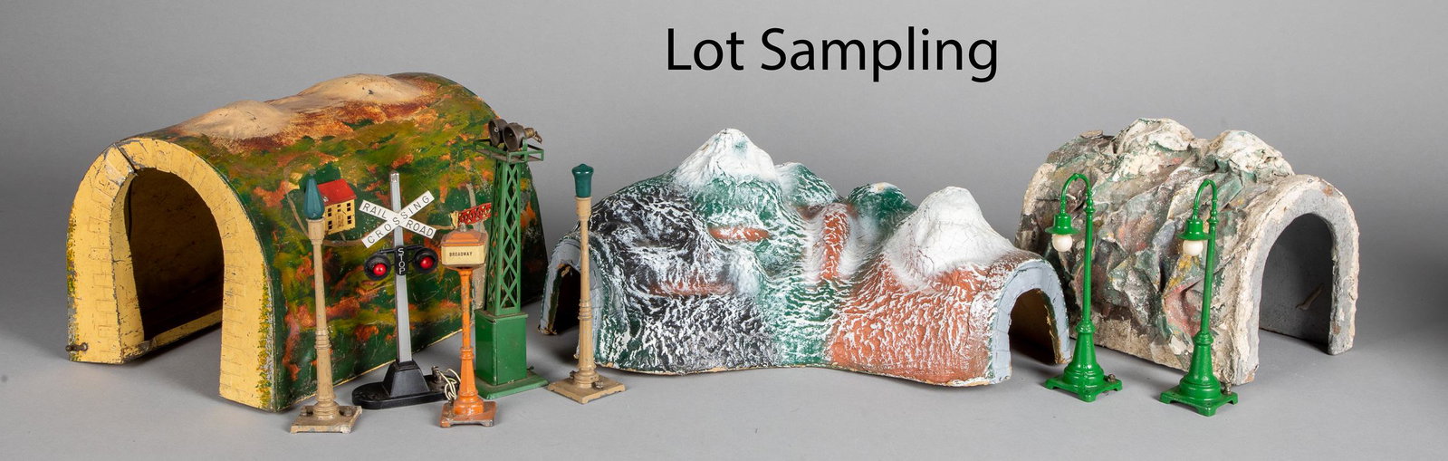 Large group of train accessories: Large group of train accessories, with Lionel and American Flyer, to include tunnels, street lamps, etc.