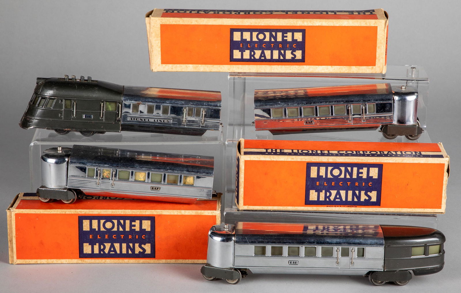 Lionel streamliner four-piece train set: Lionel streamliner four-piece train set, 0 gauge, to include #616 Flying Yankee locomotive, two #617 coaches and a #618 observation car, three with original boxes.