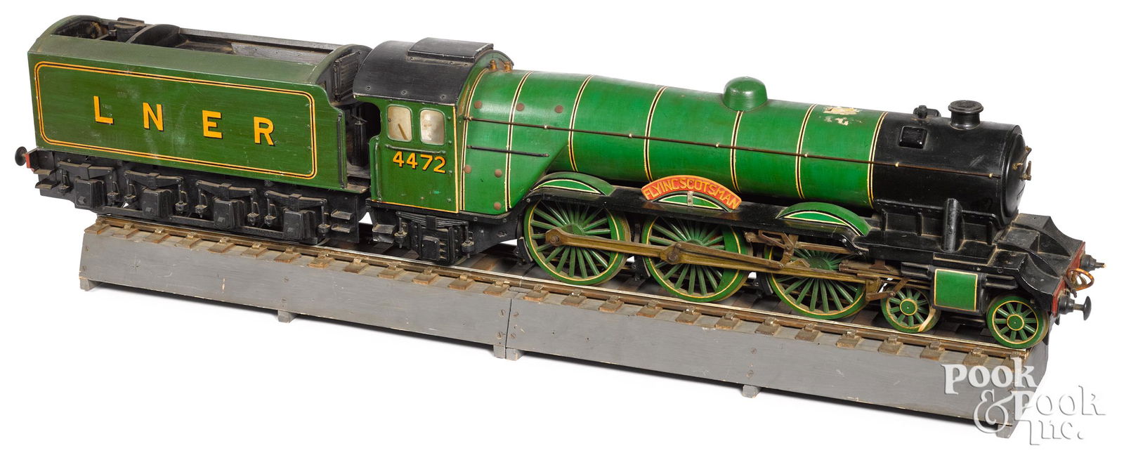 Large scale painted Flying Scotsman train (1 of 2)