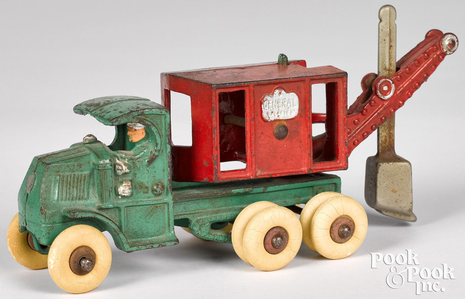 Hubley cast iron General steam shovel truck (1 of 2)