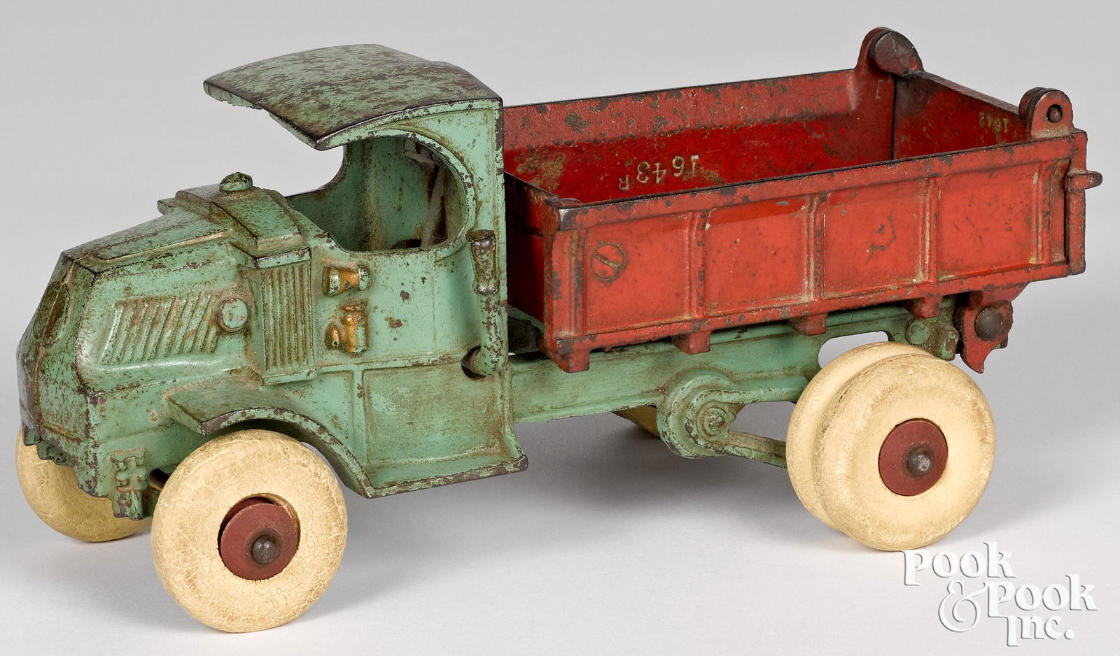 Hubley cast iron dump truck (1 of 2)