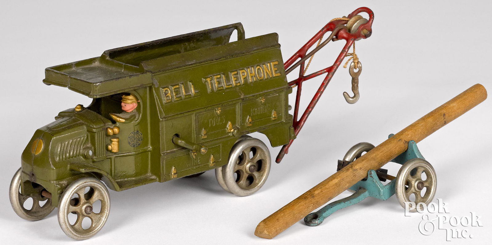 Hubley cast iron Bell Telephone truck (1 of 2)