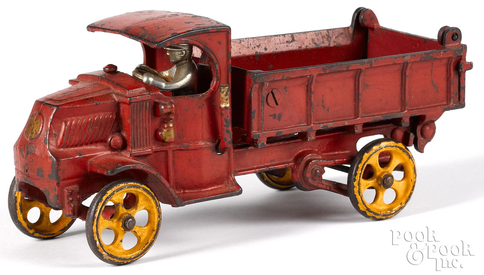 Hubley cast iron Mack dump truck (1 of 2)