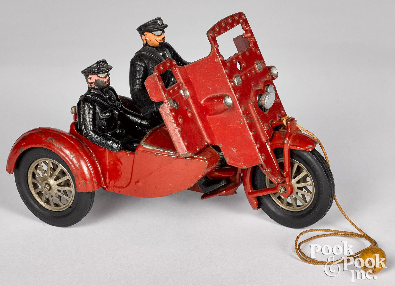 Hubley cast iron armored Indian police motorcycle (1 of 2)