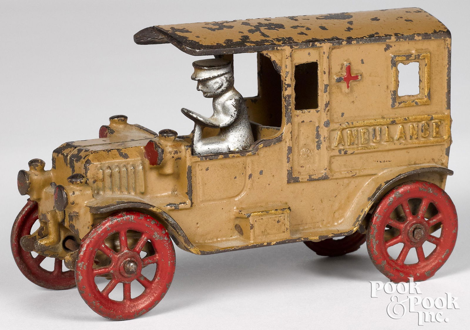 Kenton cast iron ambulance (1 of 2)