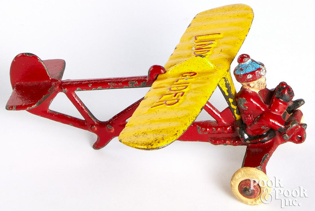 Hubley cast iron Lindy Flyer airplane (1 of 2)