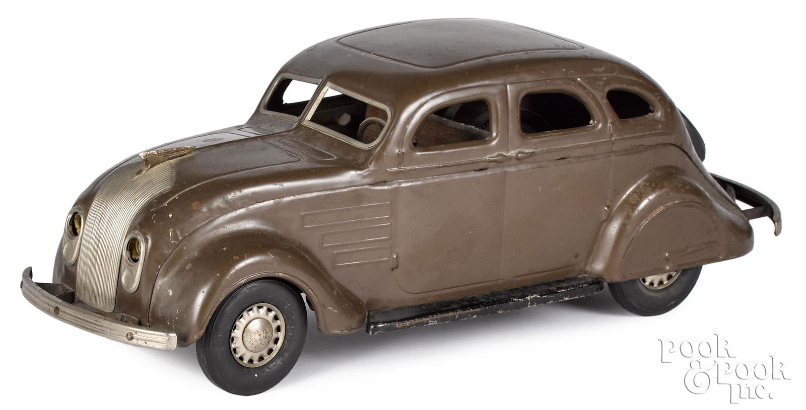 Cor-Cor pressed steel clockwork Chrysler airflow (1 of 2)