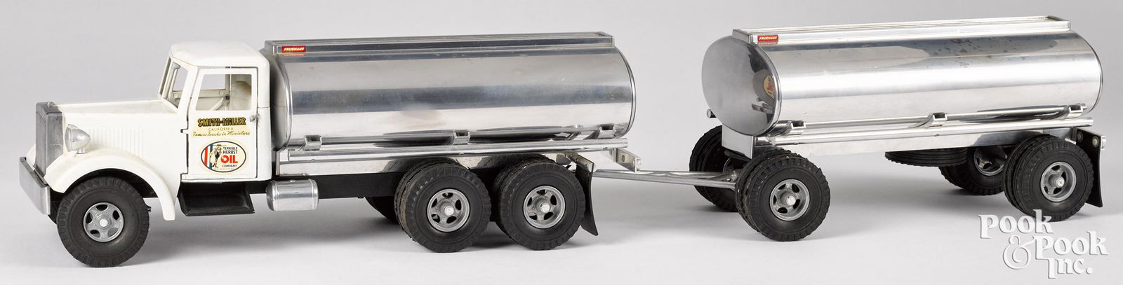 Fred Thompson Smith Miller tanker truck (1 of 2)