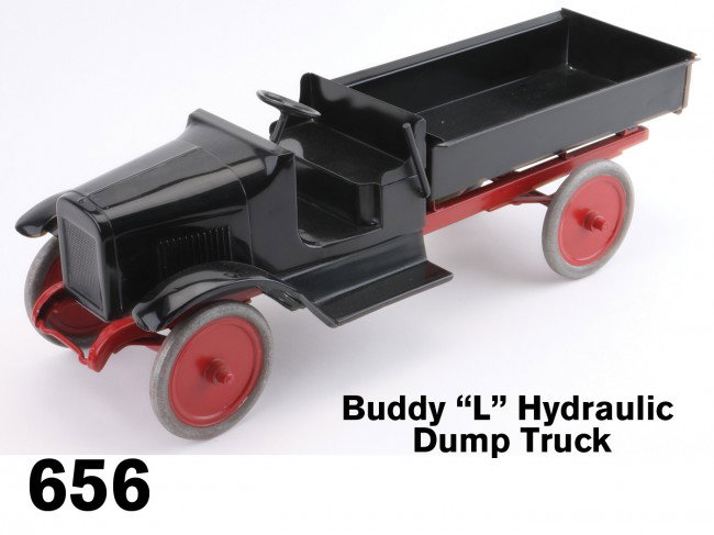 Buddy "L" Hydraulic Dump Truck: painted pressed steel with aluminum disc wheels, a nice properly restored example Size: 24" l.
