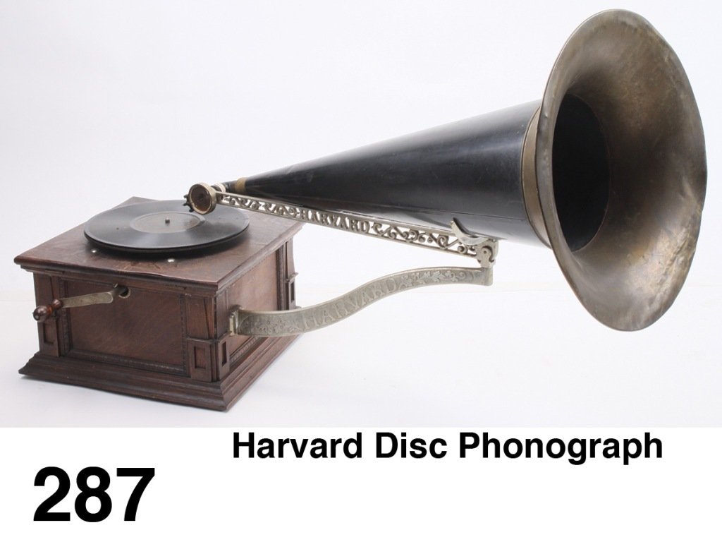 Harvard Disc Phonograph: 10" turntable with front mount 27" horn (appears complete, but not tested for proper operation) Size: 37" l. including horn