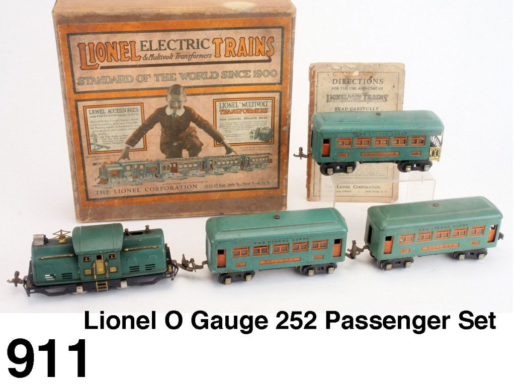 Lionel O Gauge 252 Passenger Set: electric outline engine, two 607 Pullman cars and 608 observation car all with orange trim along with set box (edge wear; missing apron side label and incomplete instruction booklet) Size: e - 8" l.,