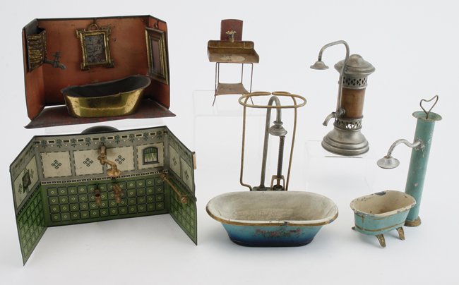 Tin Showers & Bath Surrounds: various makers, Marklin, Plank, etc.; lithographed and painted tin grouping includes 3 hand pump operated showers (1 incomplete) and 2 bath surrounds with fixtures and a free standing sink lithographe
