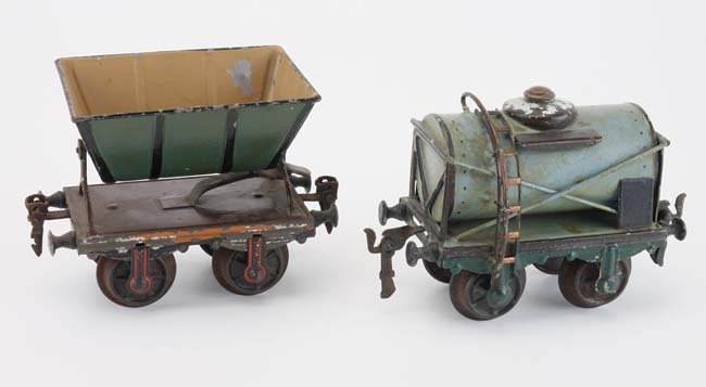 Two Marklin Gauge I Freight Cars: painted tin side dump car and 'Petrole' tank car 5" l.