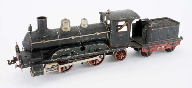 Marklin Gauge I Windcutter #1021 Locomotive & Tender: English profile clockwork 0-4-2 locomotive with 4 cast iron wheel tender, on cabin sides '1021 - D', a nice complete example but both pieces have alligatored paint surfaces - the tender not as pronoun