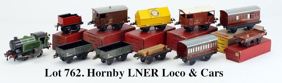 Hornby LNER Loco & Cars (1 of 1)