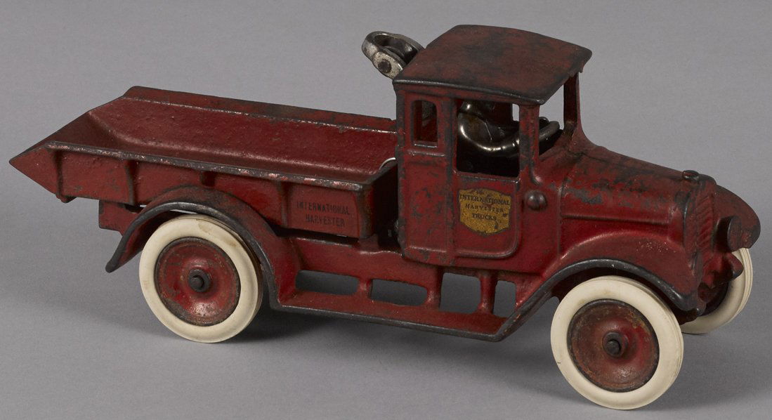 Arcade cast iron International Harvester dump (1 of 1)