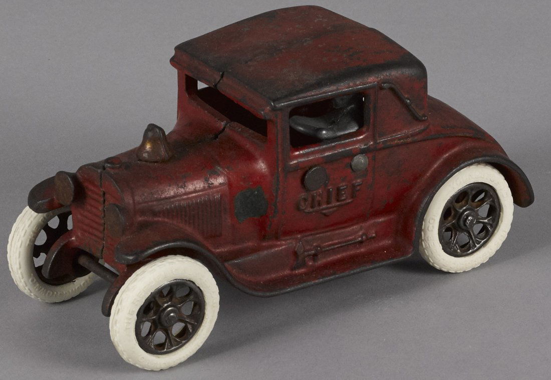 Arcade cast iron Fire Chief coupe car with a (1 of 1)
