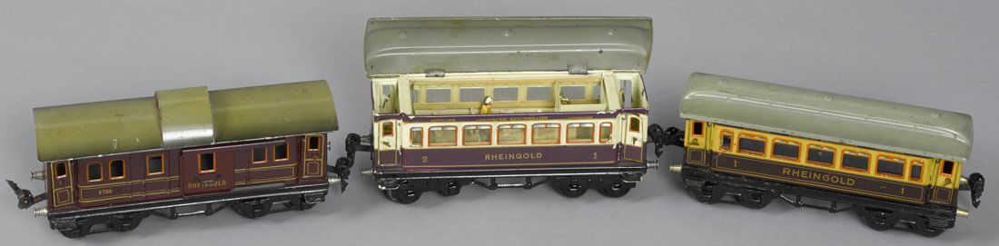 Three Marklin O Gauge Reingold train coaches, h (1 of 2)