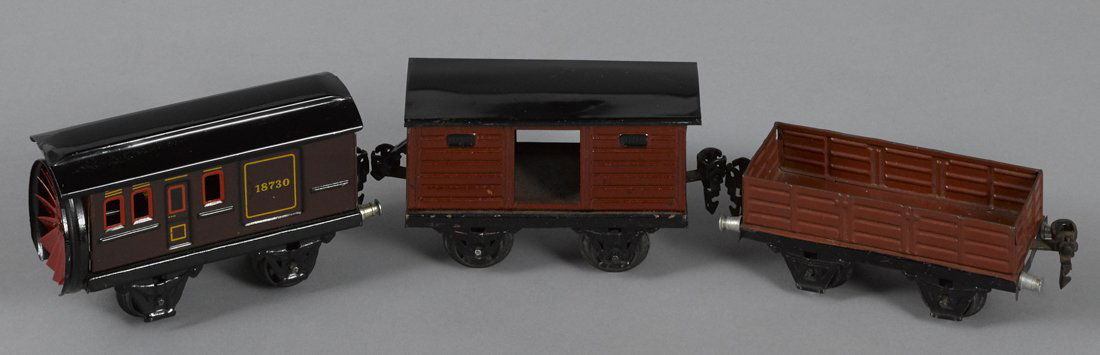 Three Marklin O Gauge freight train cars, to in (1 of 1)