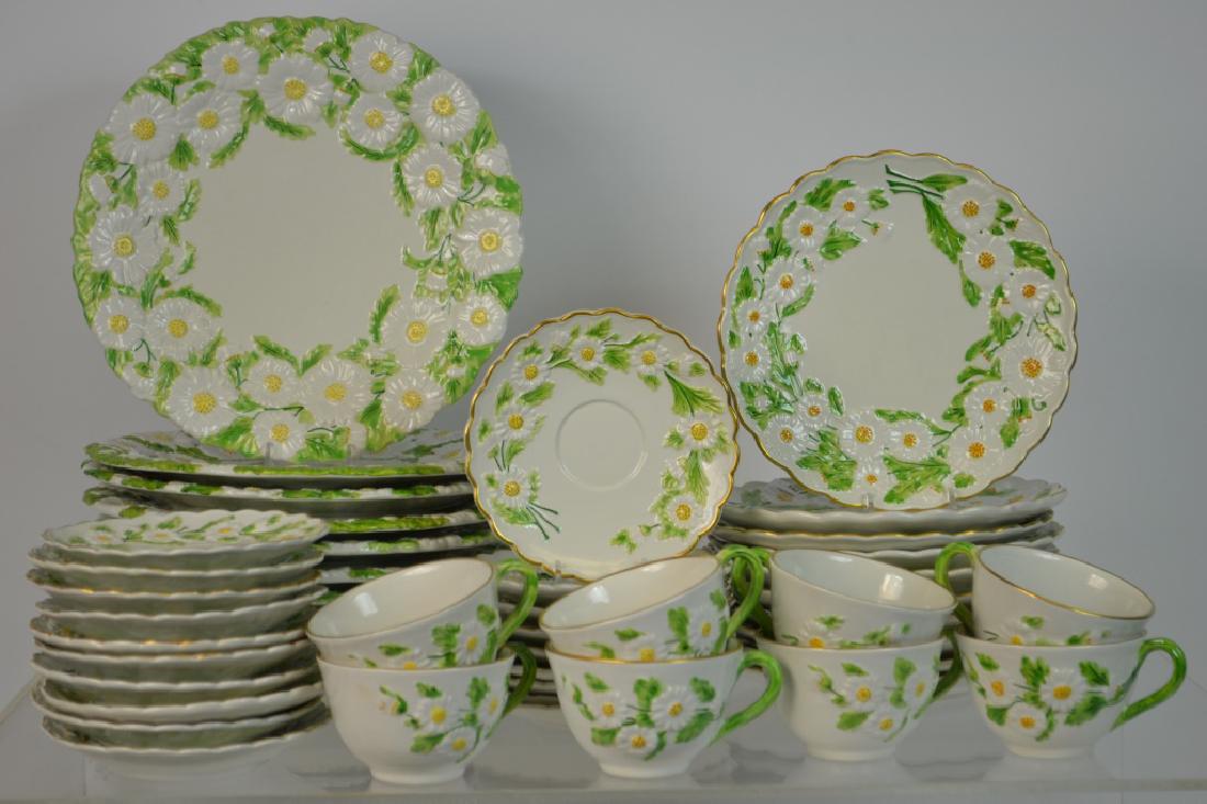 Mottahedeh Daisy Pattern Set: Mottahedeh Daisy Pattern Set including ten 10.5" diameter dinner plates, ten 8.5" diameter salad plates, eight cups, nine saucers, and ten 5.75" diameter bread and butter plates