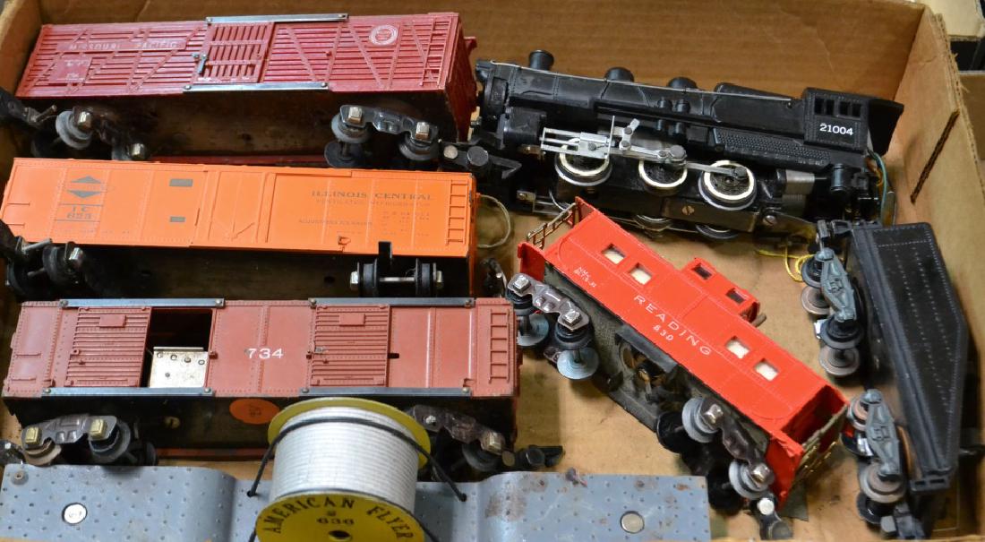 O Gauge Train Grouping Including a #734 Roller Ele: Grouping of model trains in O gauge including; an unmarked engine and tender in visually good condition, a vintage American Flyer wire carrier car with a spool of wire, #734 Roller Electronic Car, Ill