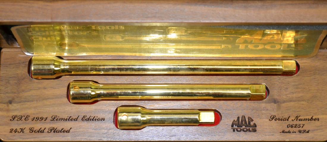 Mac Tools 24 Carat Gold Plated Socket Extensions: 1991 limited edition serial no. 06257, made in USA. Unused, comes in walnut case.